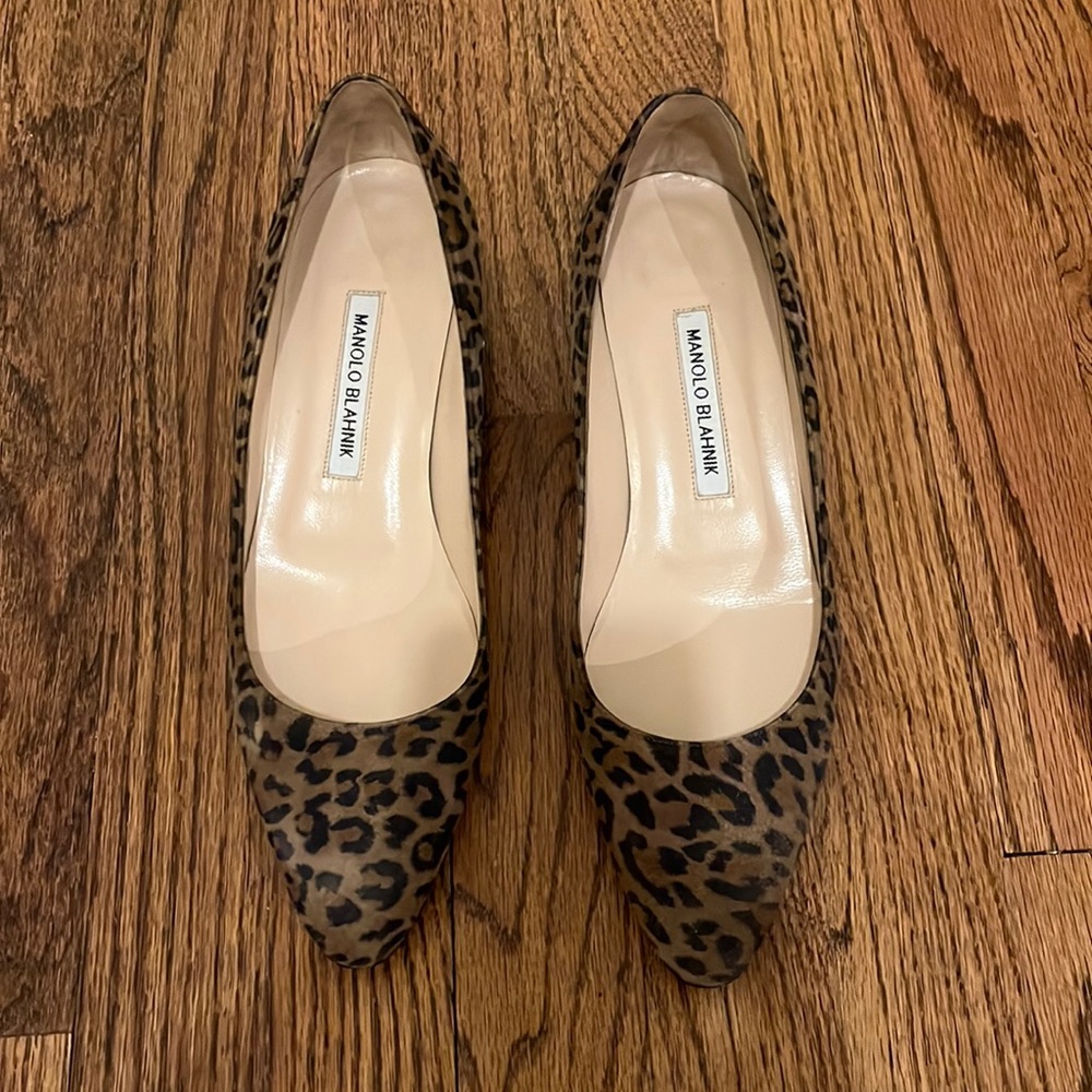 Manolo Blahnik leopard pumps - size 39.5 - light wear.